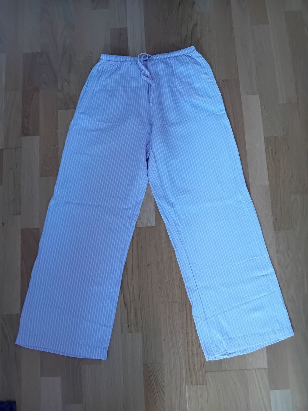 Bershka Pantaloni: Stoffhose von Bershka – Usato da Bern venduto da mag_6cwm