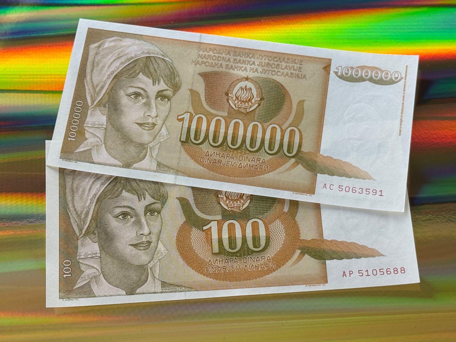 Banknoten: Belgrad 1989-1990 - 100 & 1000000 Dinara UNC - INFLATION – Neu und originalverpackt aus Pfäffikon SZ von Sieben77