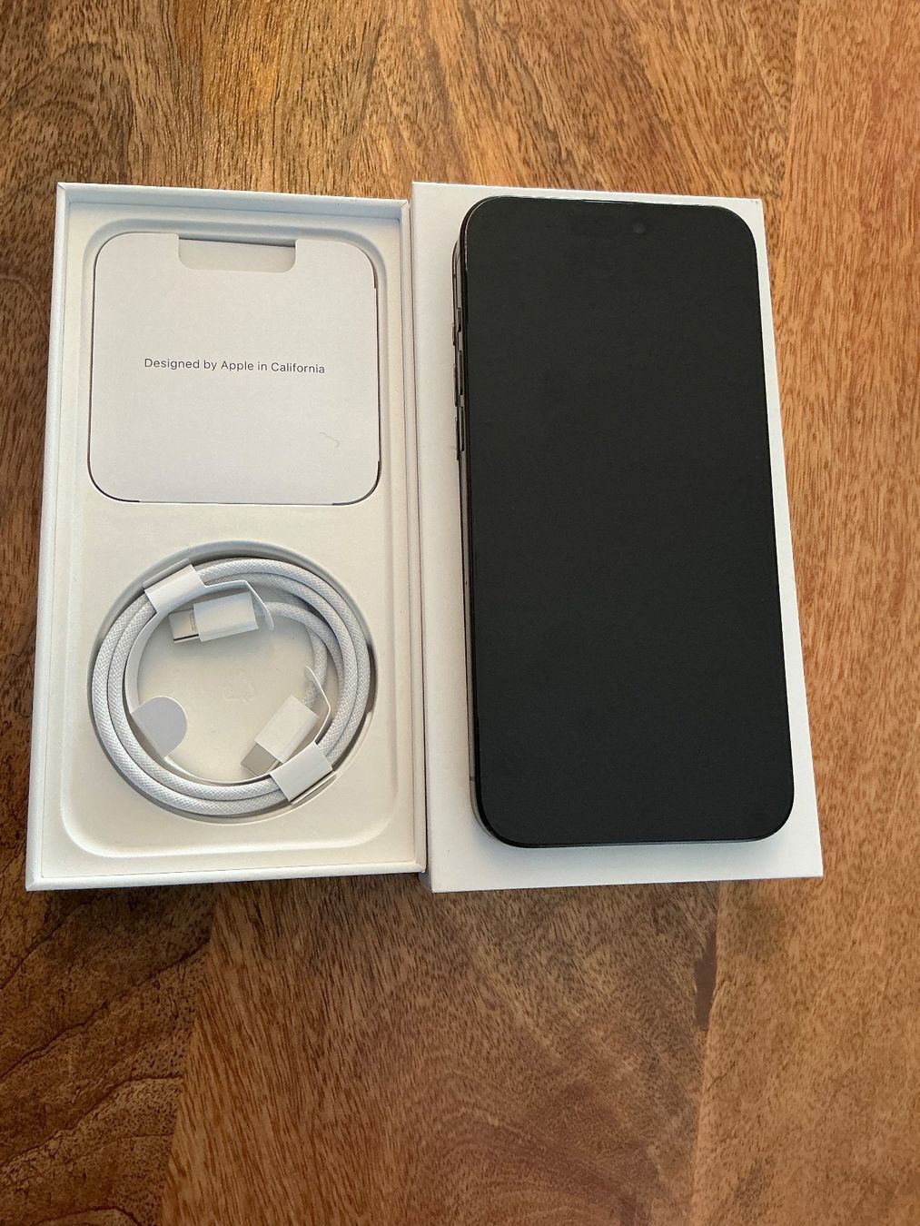 Apple Telefoni cellulari / Smartphones: iPhone 15 Pro Max Titanium; Batterie 96% – Nuovo (secondo la descrizione) da Rheinfelden venduto da Shuttle10 1