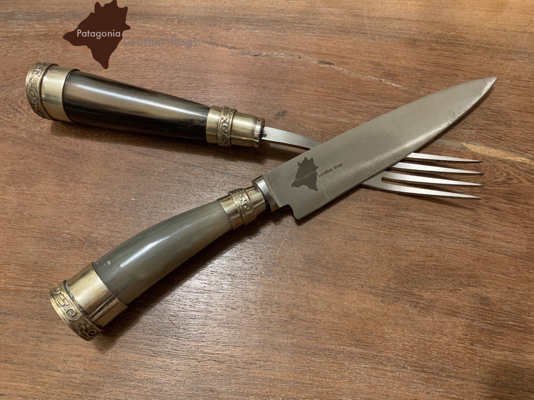 Set di posate: Picknick-Messer- und Gabel-Set mit Kuhhorn-Griffen – Nuovo e nell'imballaggio originale da Arbedo venduto da patagonialeatherrugs 3