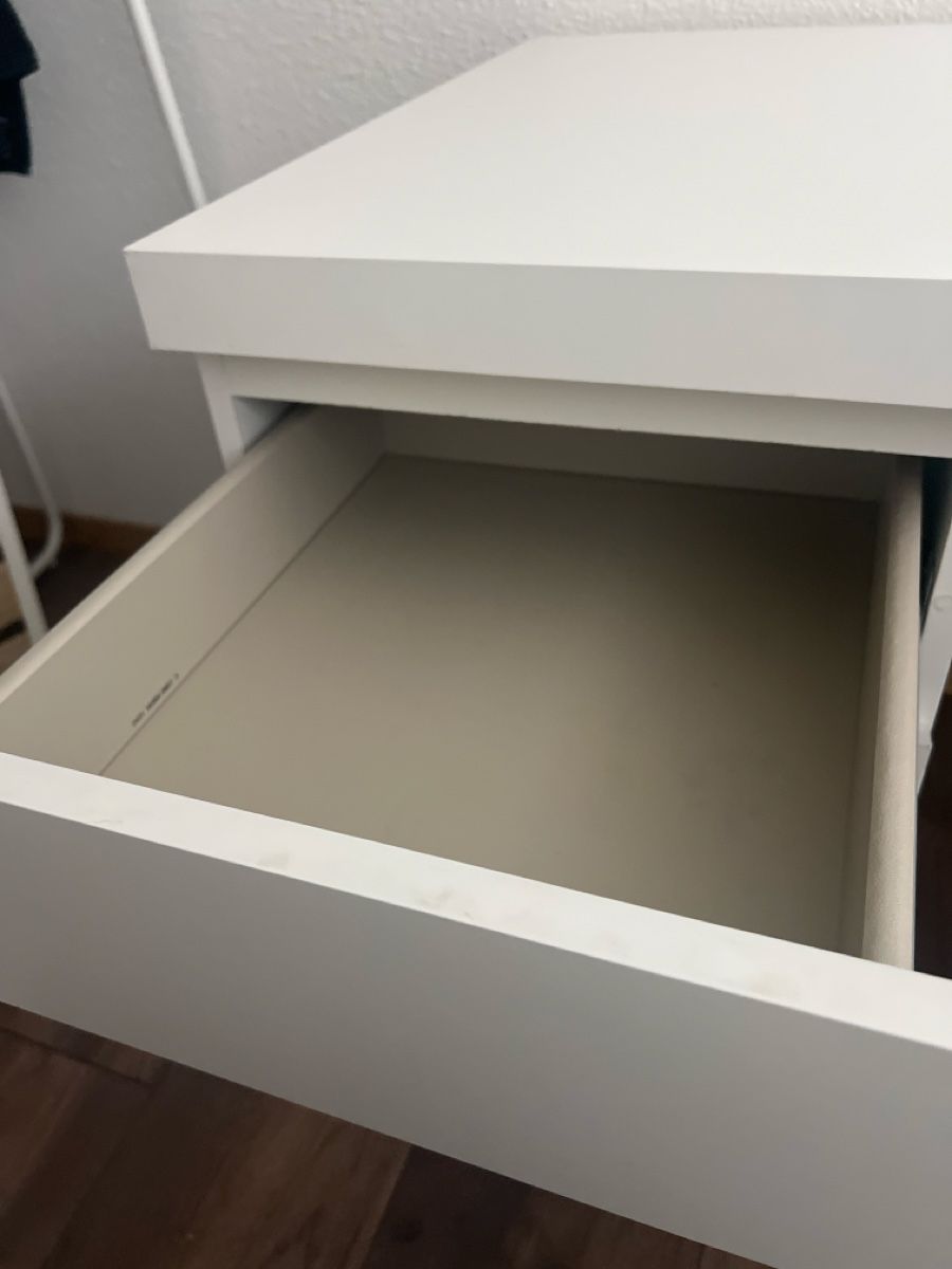 Ikea Scrivanie: IKEA Schreibtisch – Usato da Lyss venduto da Al1sha 1