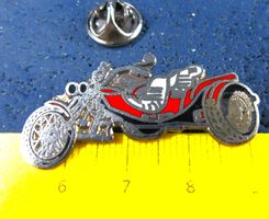 TRIKE 3RAD-MOTO PIN ENAMEL ROT/SILBRIG VINTAGE