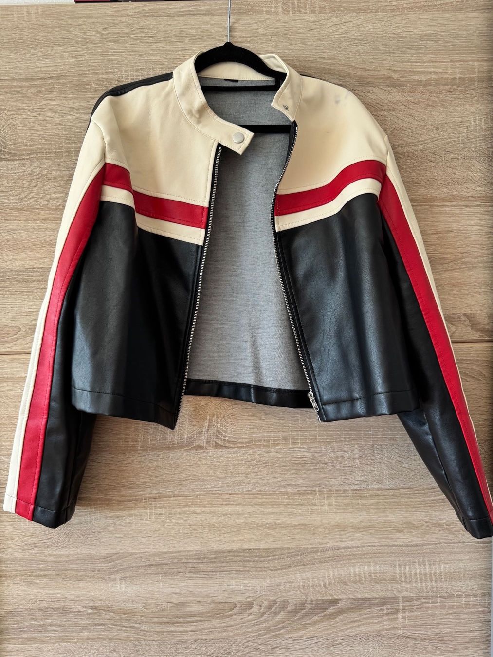 Jacken: Veste biker courte – Gebraucht aus Montreux von Izapechee