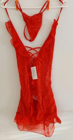 Rotes Negligé mit Rüschen - Neu, ungetragen, Grösse S