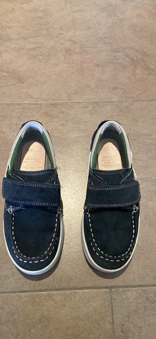 Geox Chaussures garçon: Chaussures Geox T.33 – D'occasion à Fribourg par nes_n25y 3