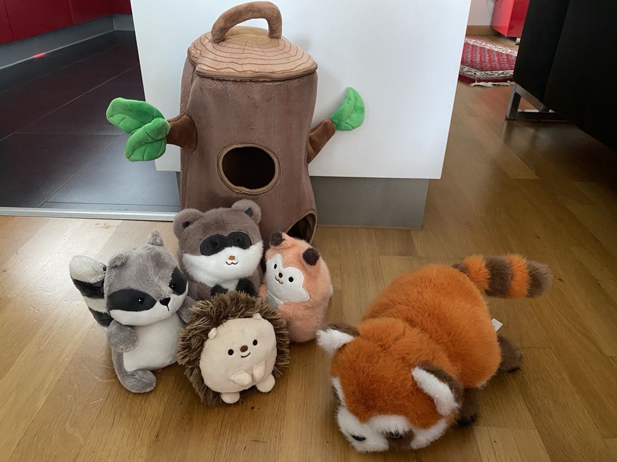 Migros Spielzeuge: Plüschtier Set Waldtiere mit Baumhöhle – Gebraucht aus Bern von Mondol