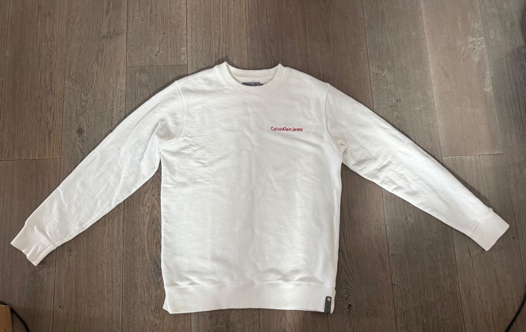 Calvin Klein Maglioni & Felpe: Calvin Klein Jeans weisses Sweatshirt M – Usato da Goldach venduto da jil_vnd8