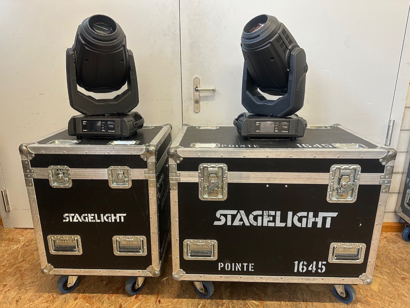 Robe Lampen: Robe Pointe Moving Head Scheinwerfer gebraucht im Case – Gebraucht aus Herisau von Stagelight_AG 1