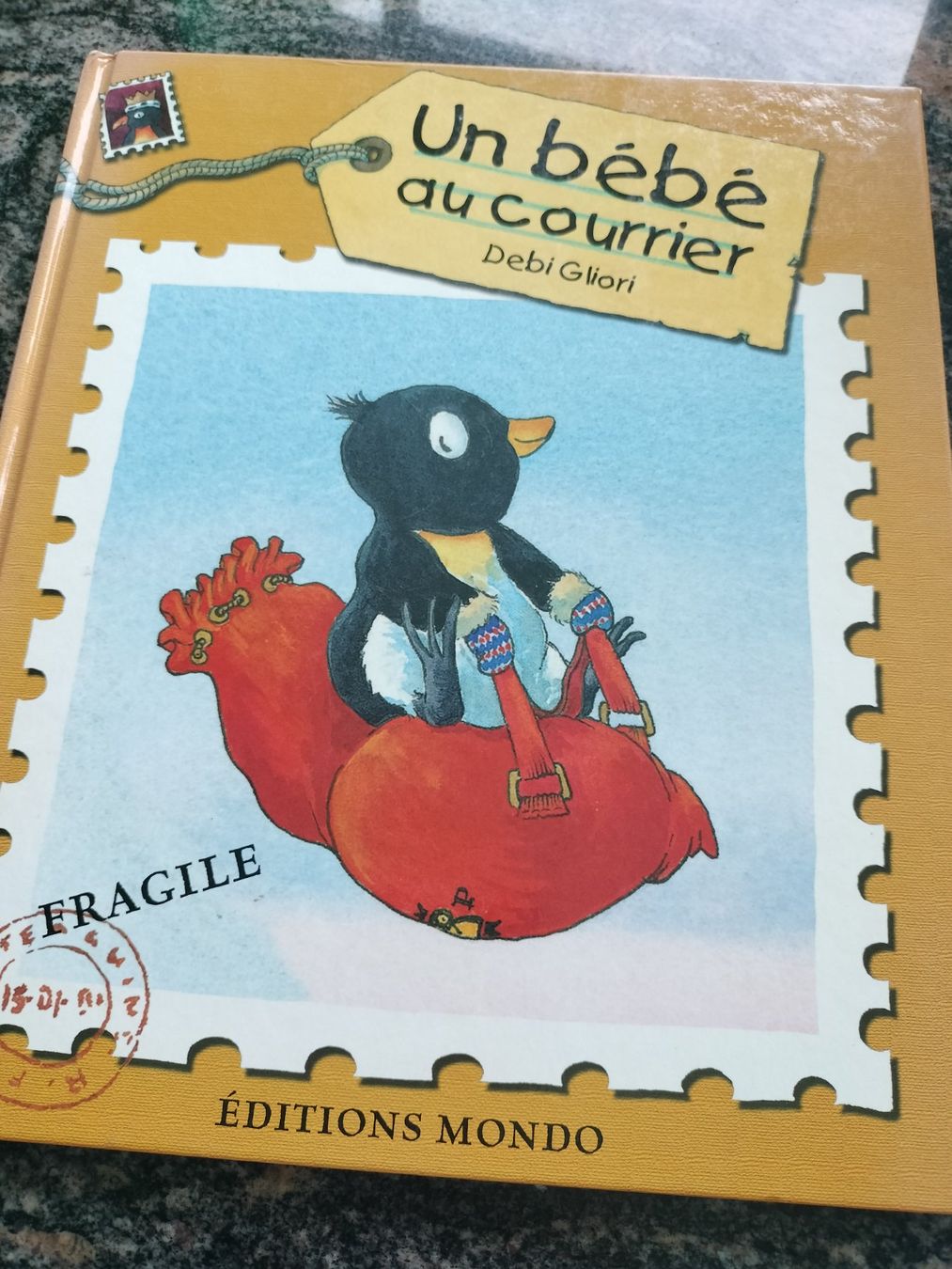 Libri: Un bébé au courrier Éditions Mondo – Usato da Cortaillod venduto da rozinna