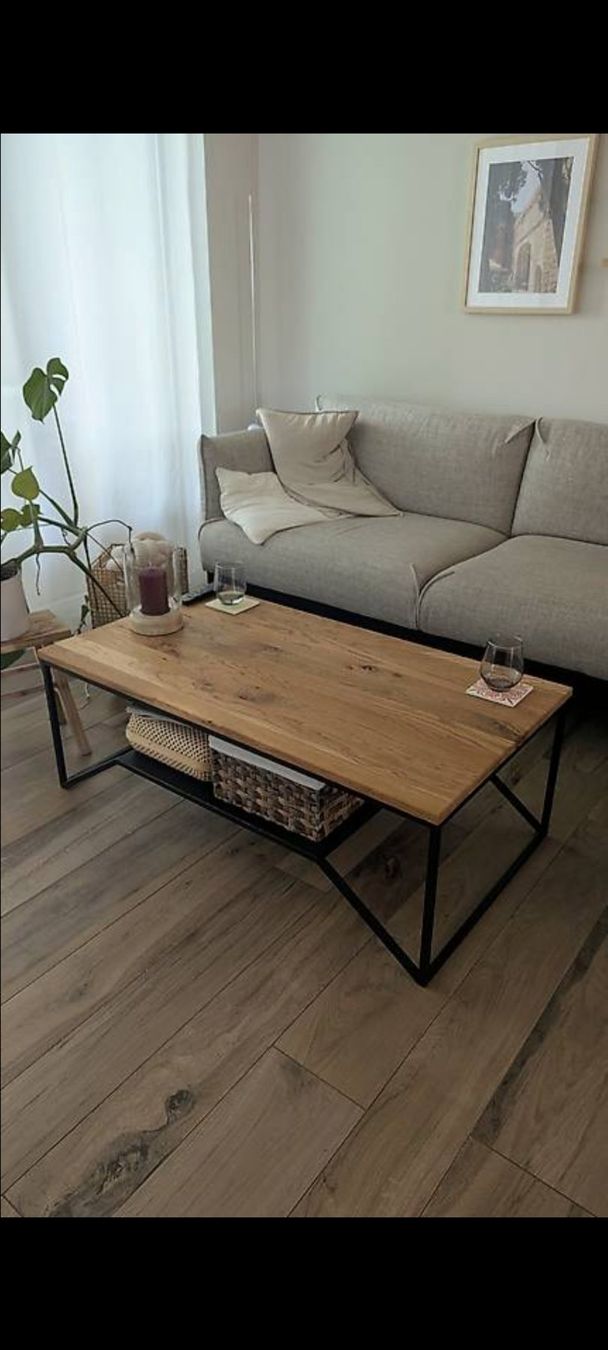 Tables: Stilvoller Echt Eichenholz-Couchtisch mit Metallgestell – D'occasion à St.Gallen par reLapseOne