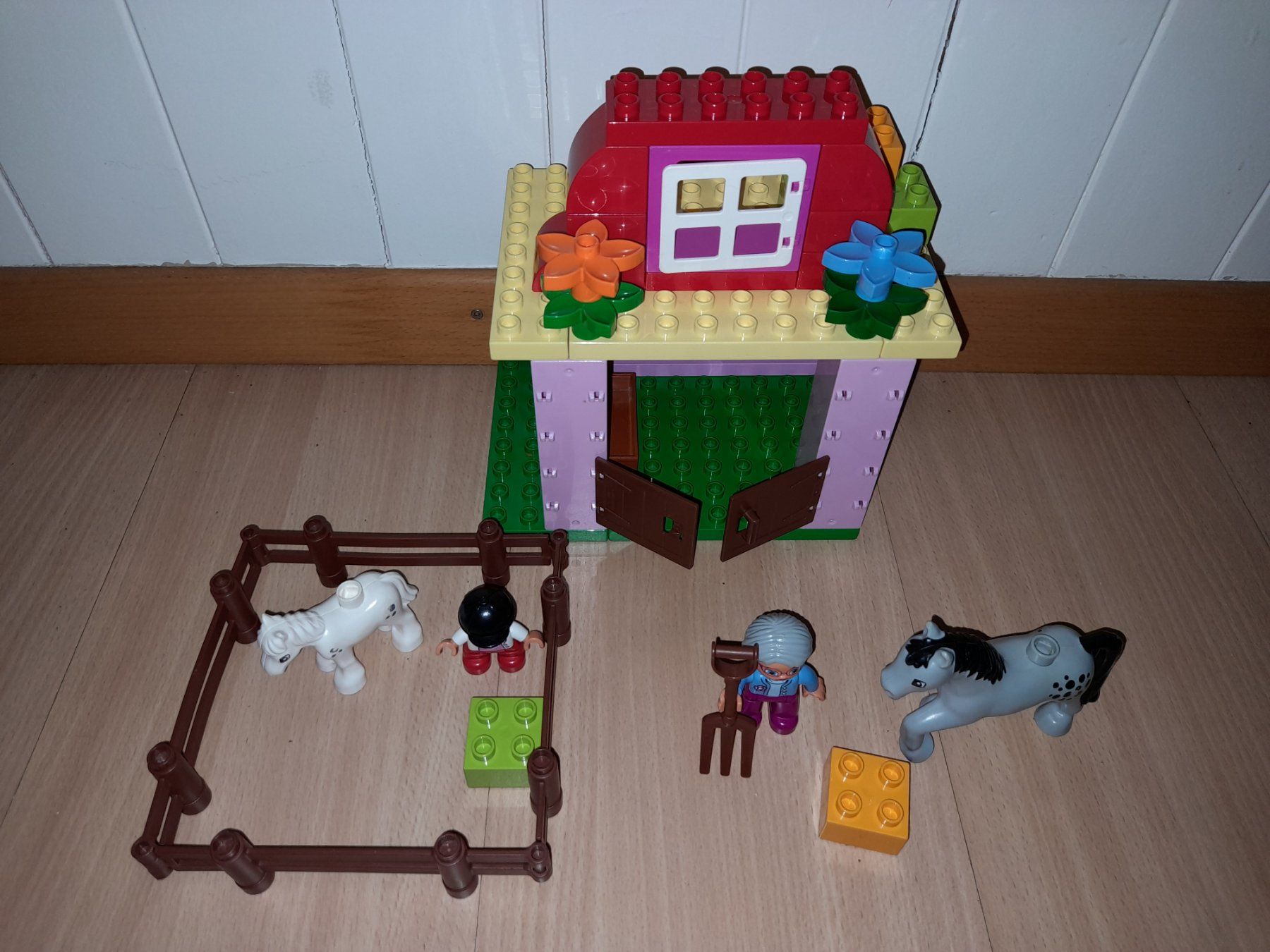 Lego Giocattoli: Lego Duplo Pferdestall 10500 – Usato da Wittenbach venduto da Gugielmo 3