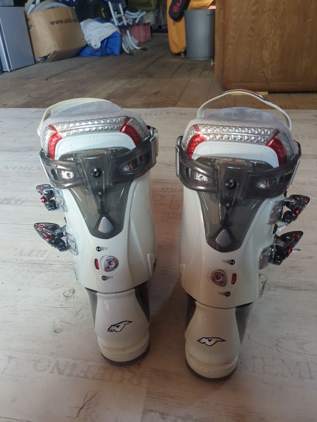 Nordica Scarpe da donna: Skischuhe DamenGr. 40 – Usato da Büsingen venduto da honey810 1