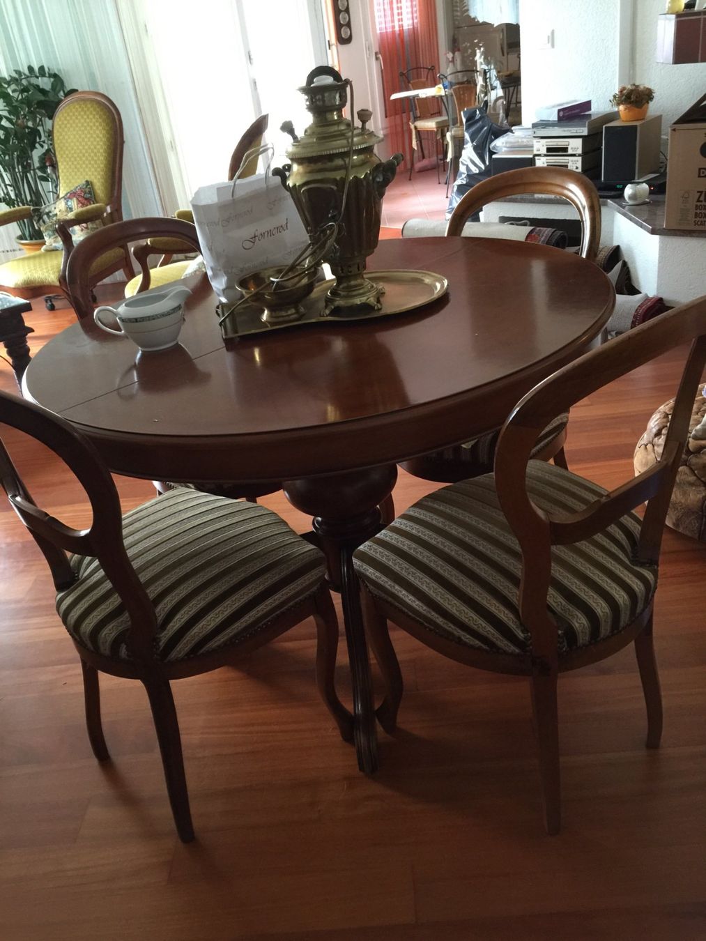 Set di tavolo e panche: Table et chaises ensemble, bois, 4 chaises, bon état – Usato da Preverenges venduto da cb1028tms