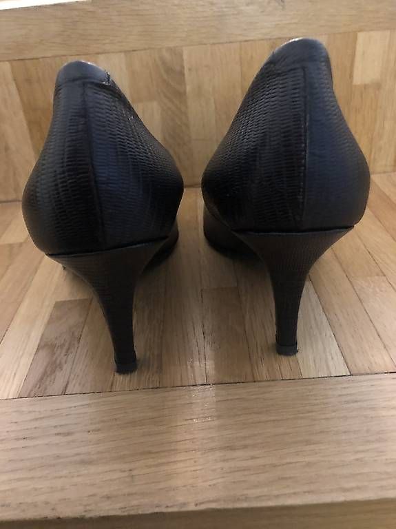 Scarpe da donna: Diverse Schuhe Pumps – Usato da Basel venduto da Sydney02 1