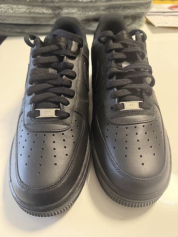Scarpe da uomo: Nike Air Force 1 Schwarz Grösse 45.5, neu – Usato da Sirnach venduto da ped_8pnf 1