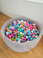 Bällebad / Bällchenbad für Kinder + bunte Kunststoffbälle