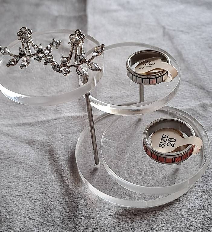 Vetrine: Mini-Display mit Modeschmuck – Nuovo e nell'imballaggio originale da Sulgen venduto da Bmabi