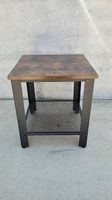 Beistelltisch im Industrial Look / Gestell ist aus Metall