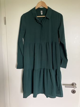 Long sleeve dress in emerald green