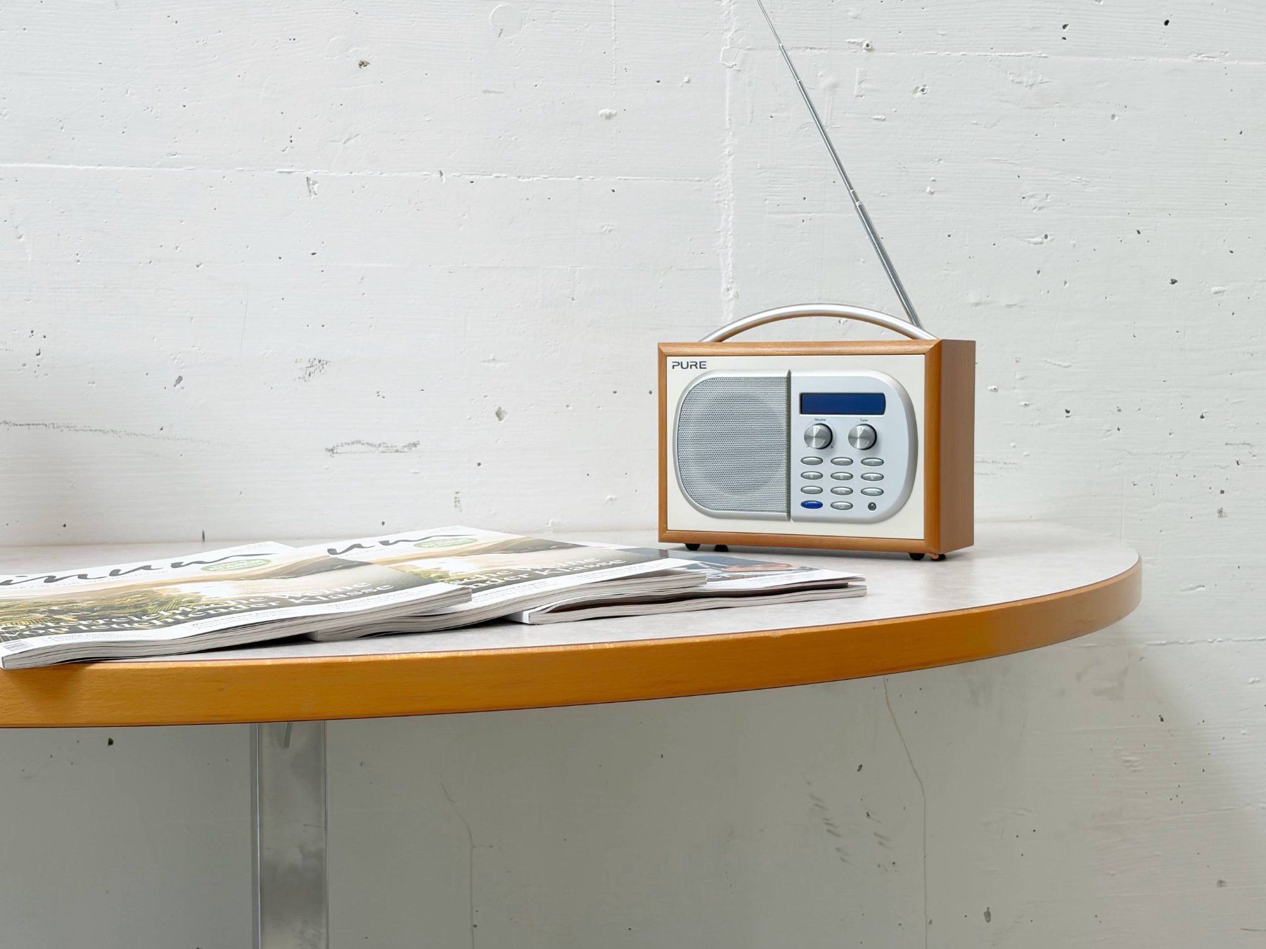 Tische: Besprechungs- oder Esstisch mit Dreibeingestell, 1980er – Gebraucht aus Zürich von LeMoege 5