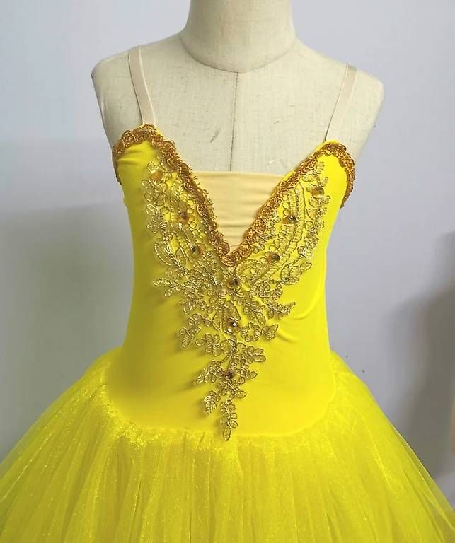 Costumi: Tutu taille 130 – Usato da Muraz (Collombey) venduto da dor_hp2w 1