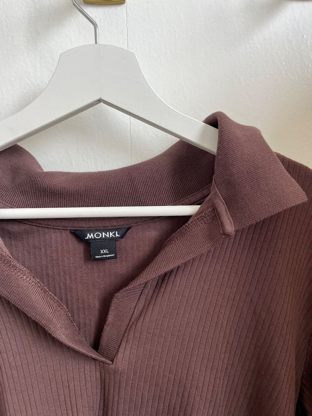 Monki Pullover & Sweatshirts: Langarmshirt mit Kragen – Gebraucht aus Gondiswil von kaj_26vz 1