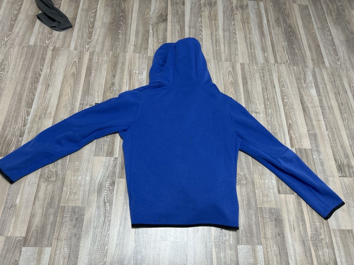Nike Giacche: Nike Tech Blau – Usato da Pratteln venduto da Winpet 2