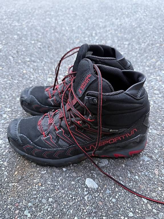 Scarpe da uomo: Scarponcini da montagna – Usato da Lostallo venduto da Berenike 2