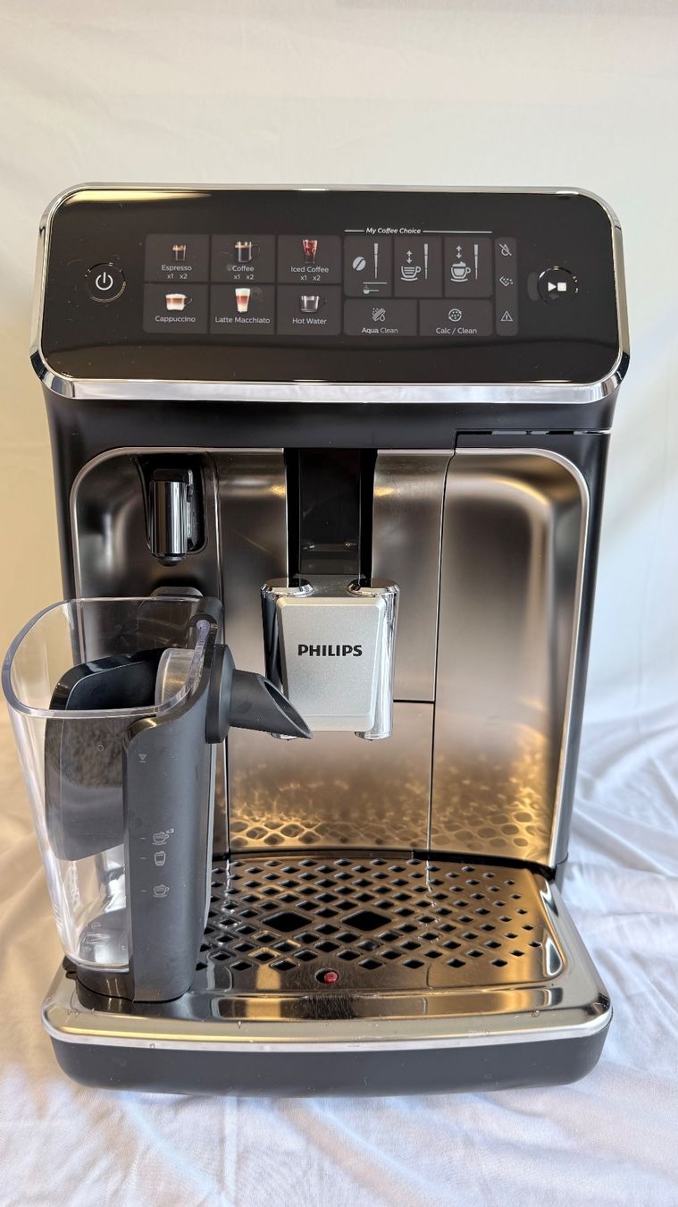 Philips Macchine per caffè & Macchine per espresso: Philips EP 3347 Vollautomat – Usato da Basel venduto da stalders72