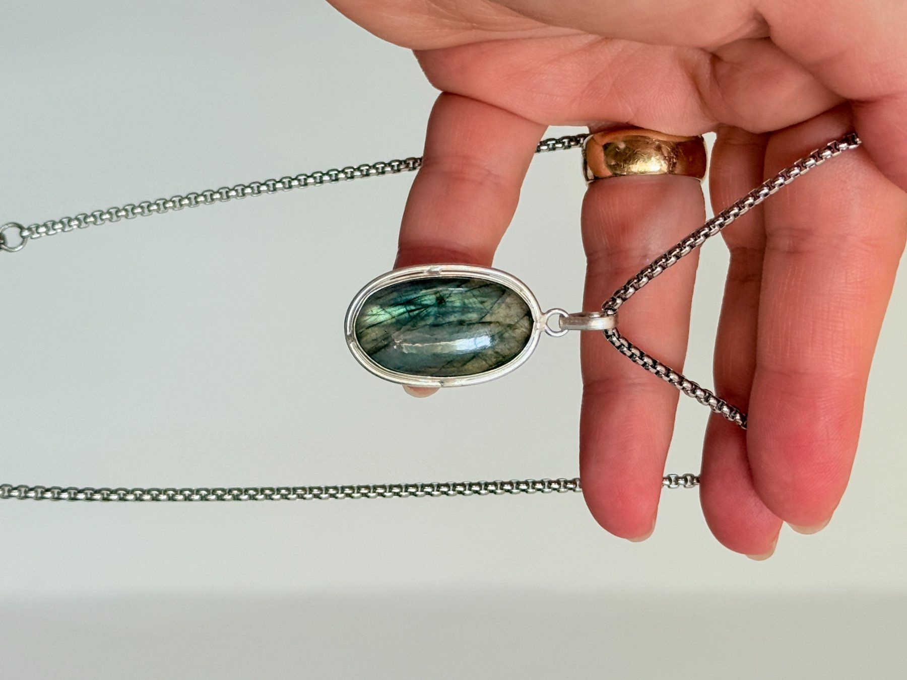Ketten: Fashionable labradorite necklace – Neu und originalverpackt aus Genève von AGBERG 5
