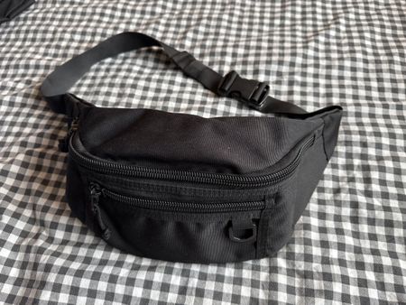 Unisex Black Fanny Pack - Excellent Condition