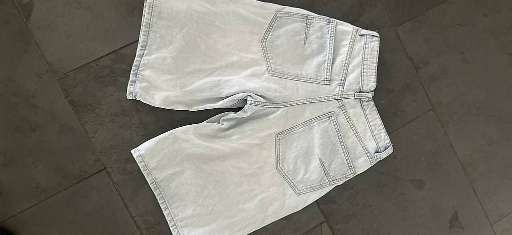 Jeans: Shorts Jeans  – Gebraucht aus Frauenkappelen von ann_65rk 1