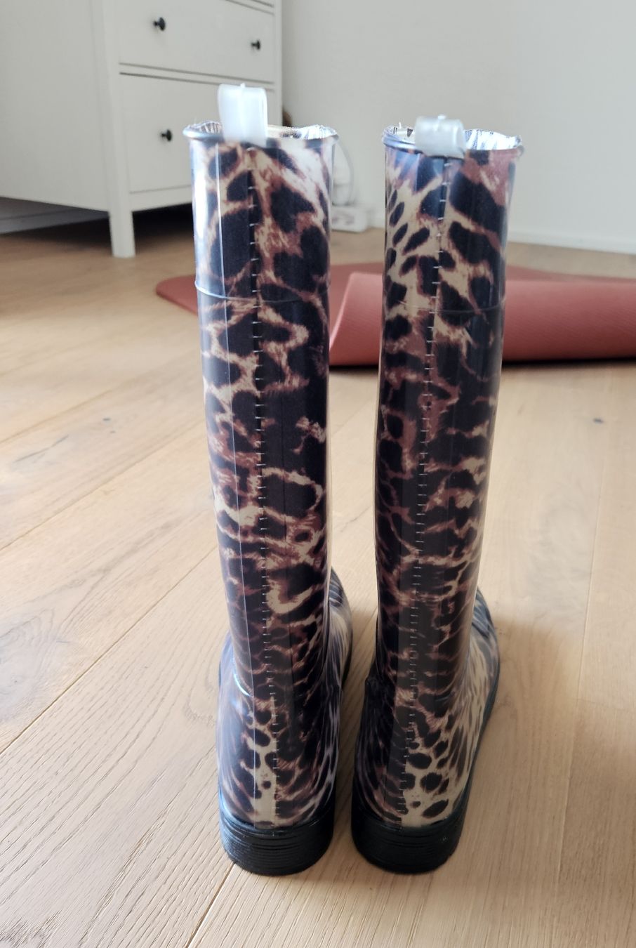 Scarpe da donna: Gummistiefel Gr. 39 – Nuovo (secondo la descrizione) da Sursee venduto da sop_vxr7 3