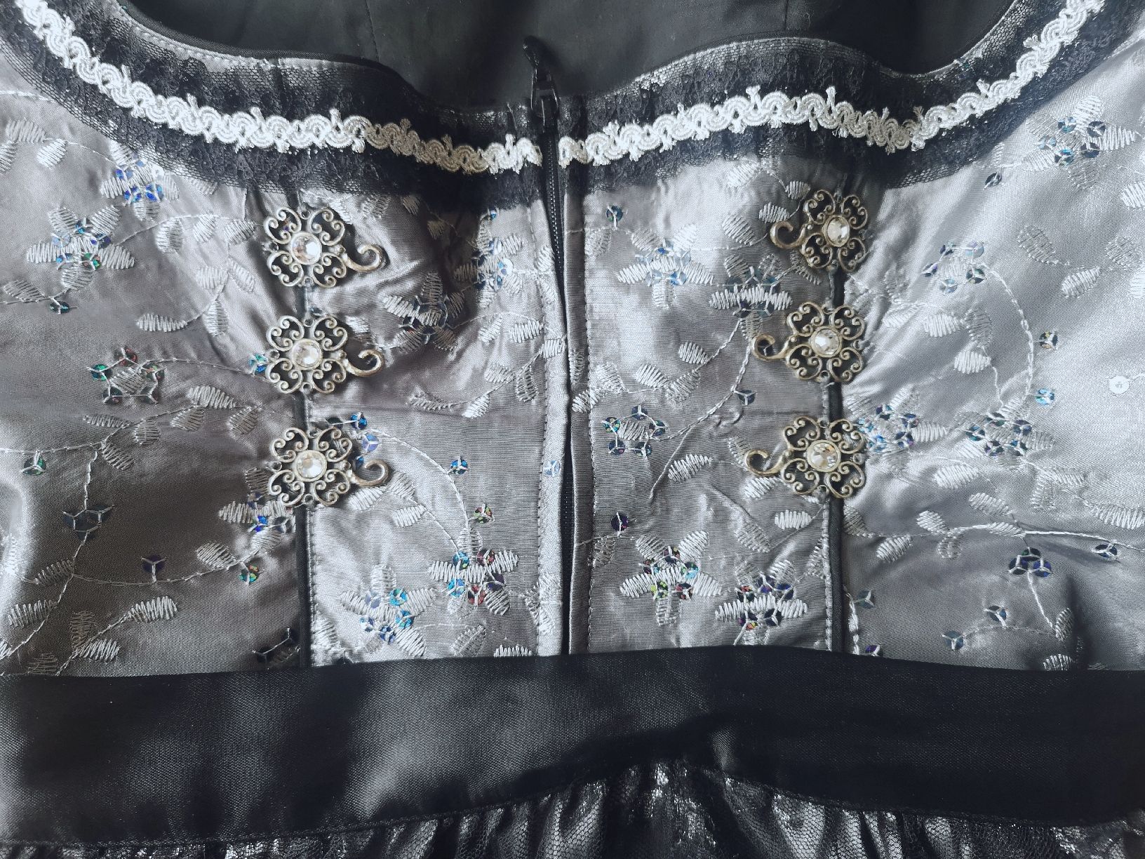 Vestiti: schönes Marjo Dirndl Gr. 44 schwarz, grau, silber – Usato da Niederbipp venduto da kevintifu20 4