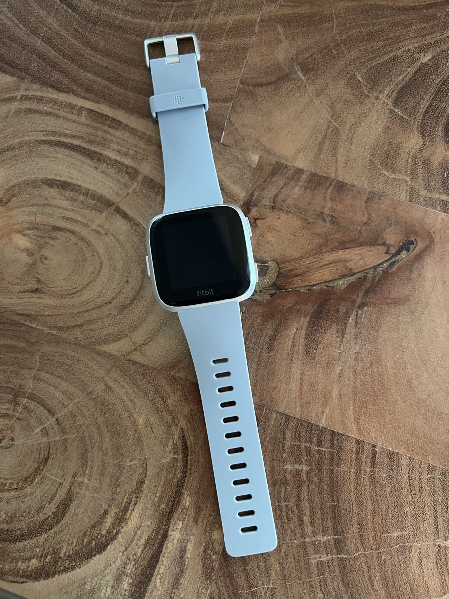 Fitbit Smartwatch: Fitbit Versa 2 silber – D'occasion à Möriken AG par Golf_89 1