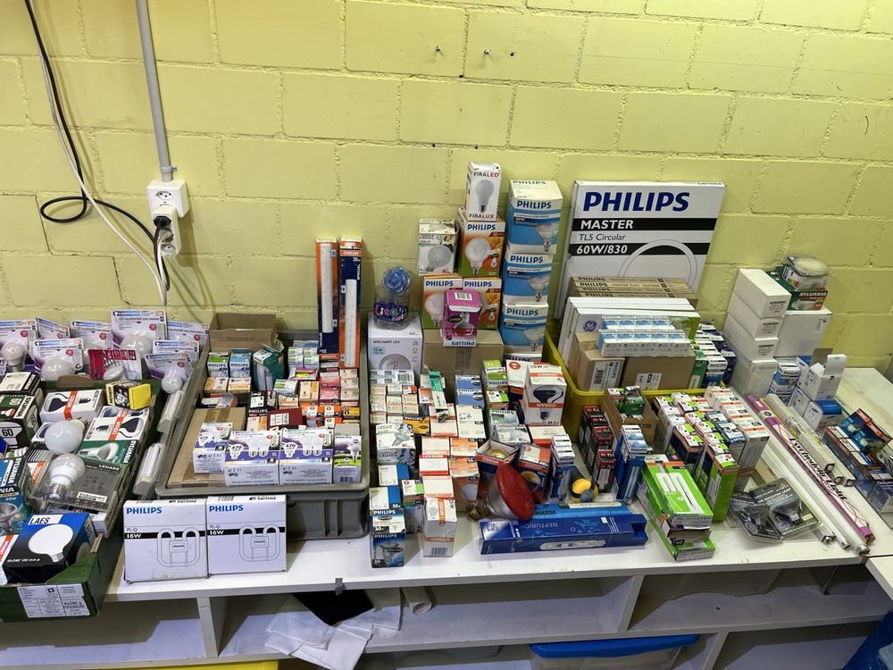 Lampes: Diverse Leuchtmittel-Sammlung: Philips, Osram, Sylvania! 54 – Neuf avec emballage d'origine à Menzingen par cyso 7