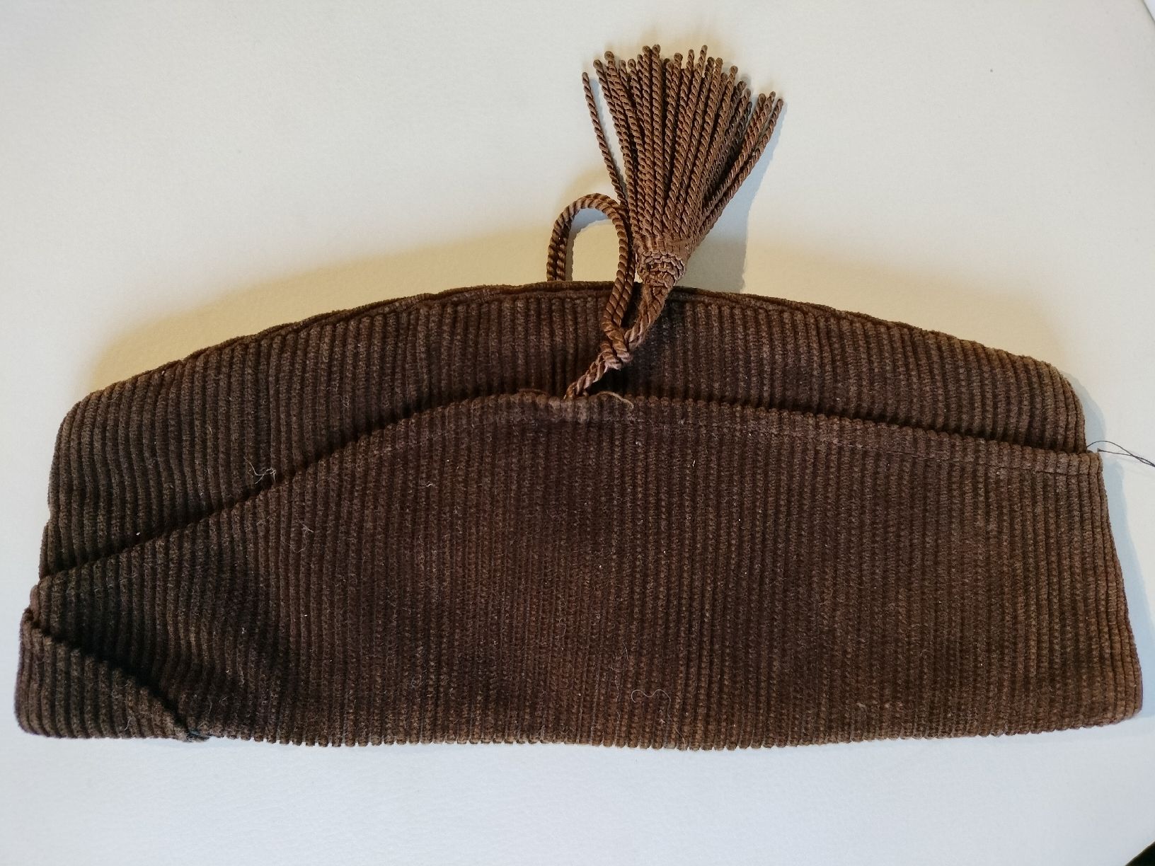 Uniformi: Antiker Schiffli Mutz, Huttwil, Grösse 57 – Usato da Schwanden Sigrisw venduto da cadieux71 1