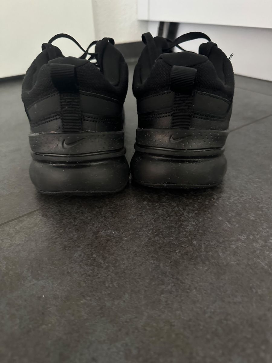 Nike Herrenschuhe: Nike Turnschuhe schwarz Gr. 45 – Neu (gemäss Beschreibung) aus Winterthur von ChicMarkt 2