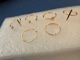 6 goldfarbene Stapelringe,trendig im Wellen/Geometrie Design