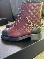 Chanel Stiefel Leder gesteppt Kette Gr 38.5 NEU