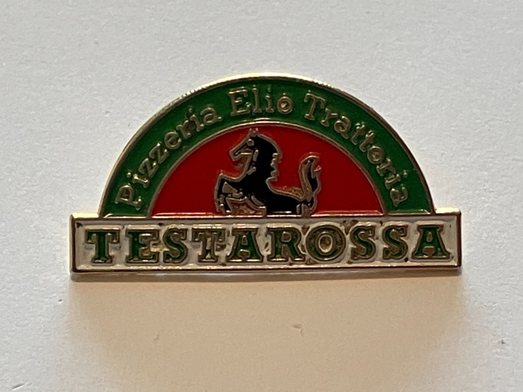 Placchette & Badge: 1 Pin Pizzeria Elio Trattoria Testarossa – Usato da Basel venduto da djwwpp