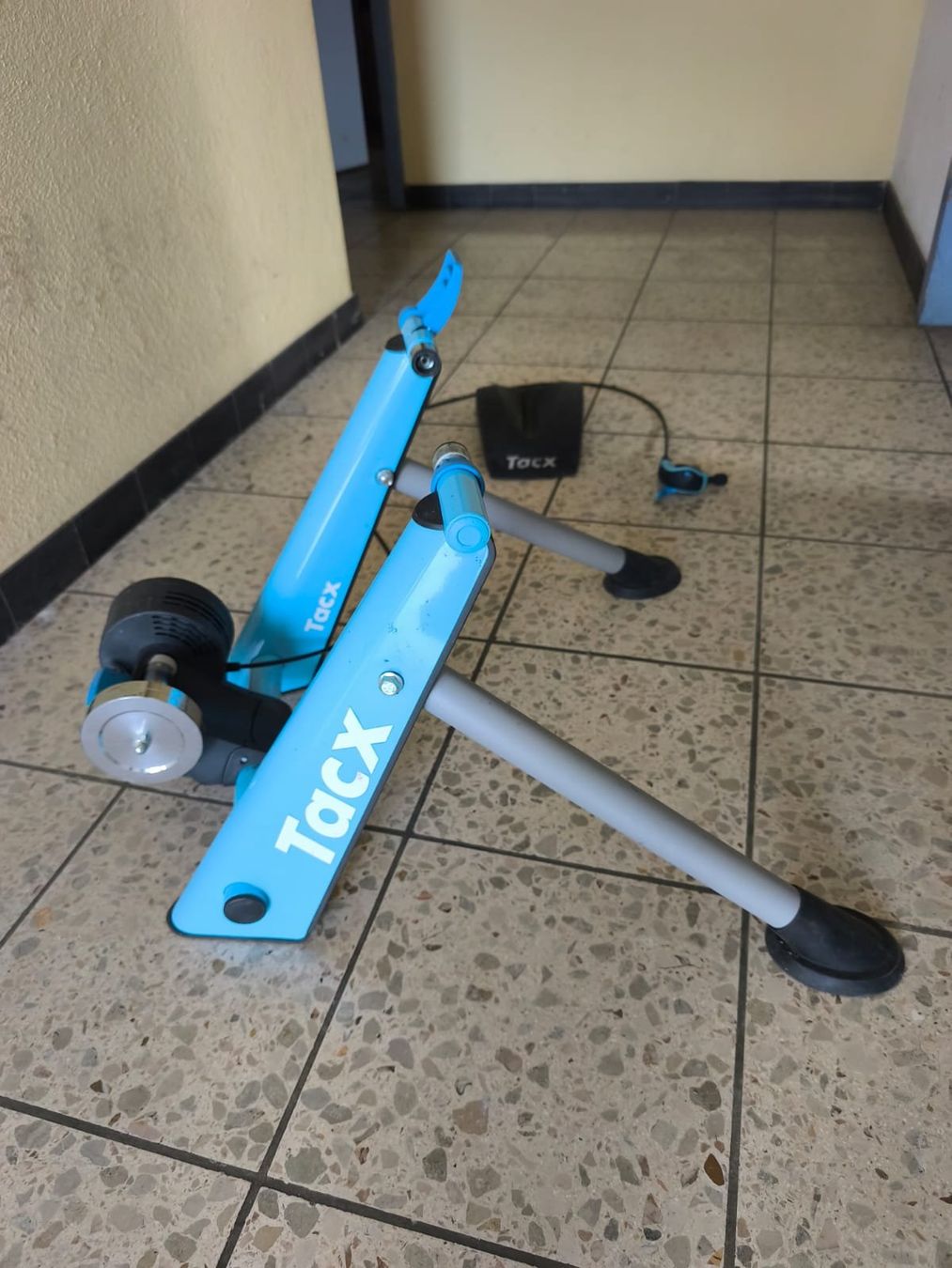 Tacx Hometrainer: Tacx Rolle mit verstellbarem Wiederstand – Gebraucht aus Gansingen von Sennoli 1