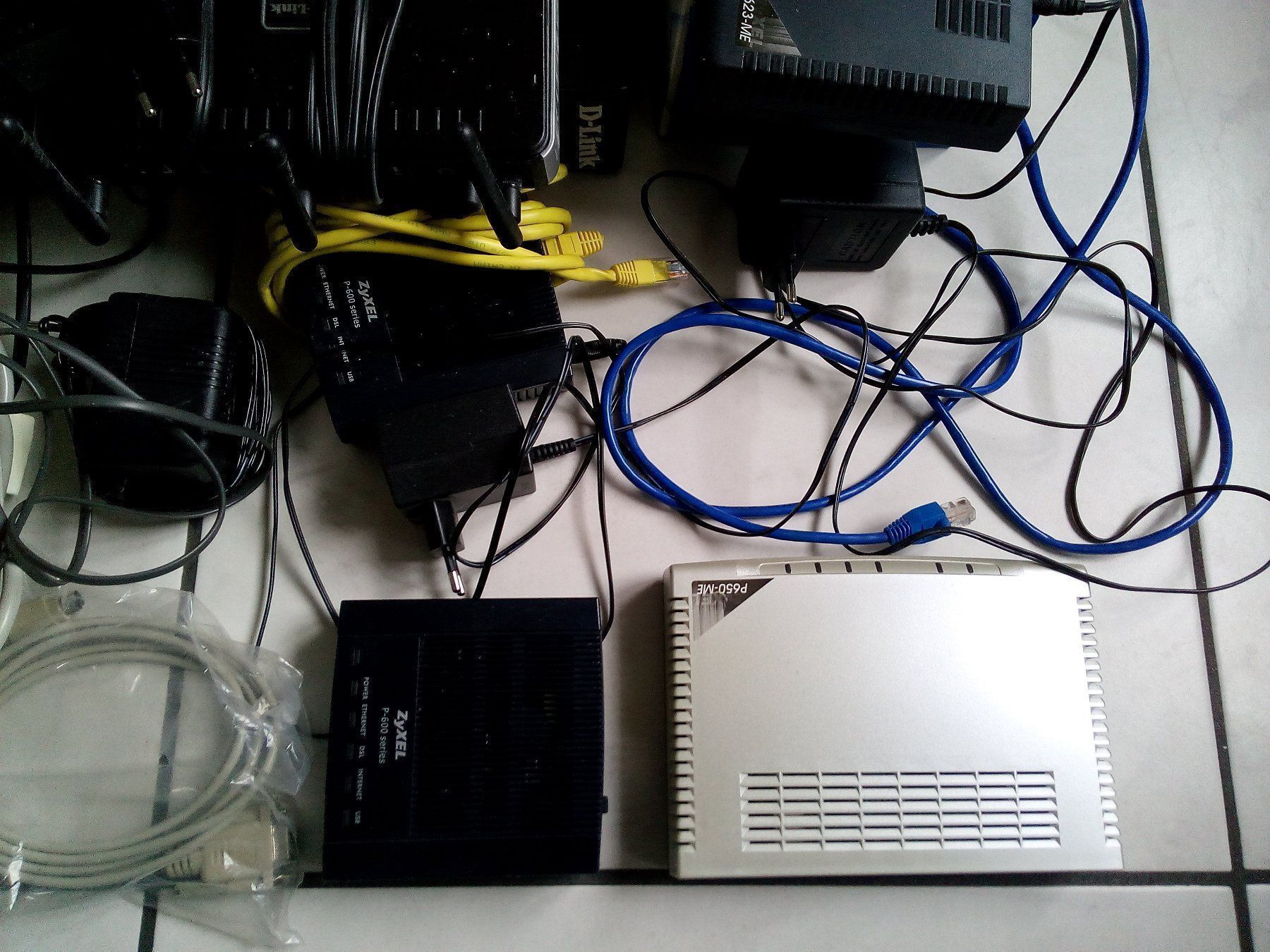 Zyxel Modem & Router: Wireless, D-Link, ZyXEL, usw. – Usato da Igis venduto da lebi 5