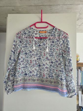 Staccato Bluse Gr. 140 mit Blumenmuster, wie neu!