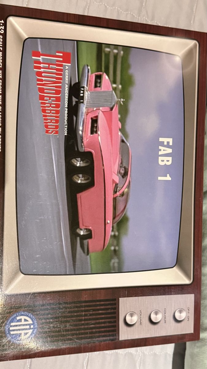 Voitures modèles: Thunderbirds FAB 1 Modellbausatz 1:32, neu & originalverpack – Neuf avec emballage d'origine à Basel par Zomeg 7