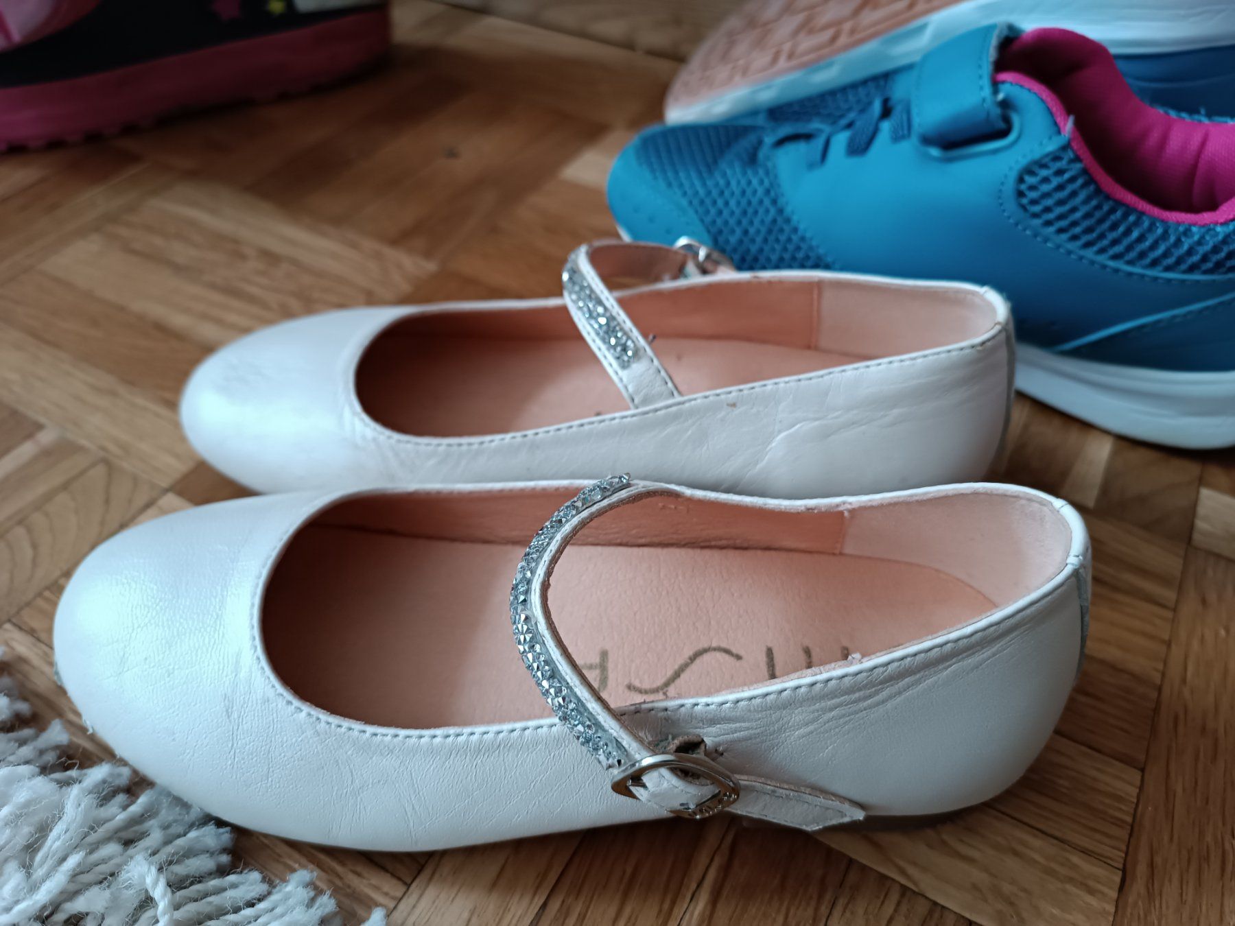 Schuhe für Mädchen: Festliche Ballerina mit Straß gr. 31 – Gebraucht aus Geroldswil von Smartie1987 1
