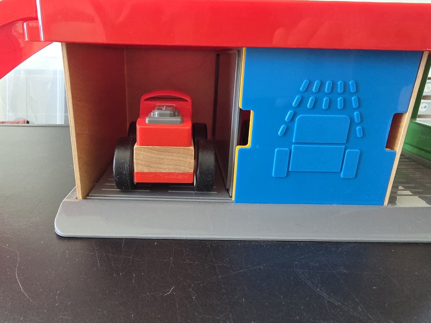Ikea Giocattoli: IKEA Garage mit Autos, Top Zustand! – Usato da Solothurn venduto da Zoonja 4