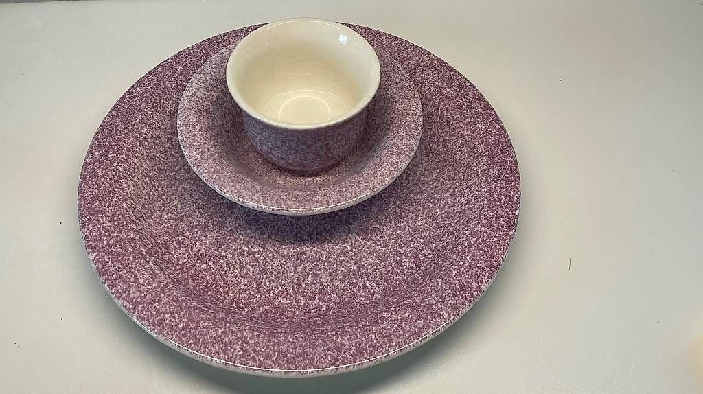 Set di piatti: Geschirr / gebraucht – Usato da Jonschwil venduto da relnheaz
