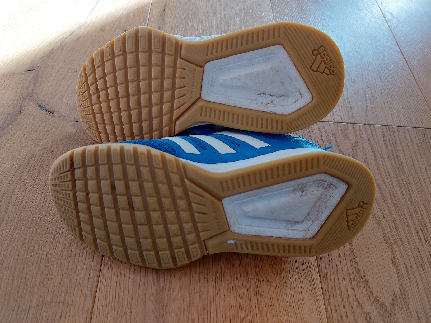 Scarpe per ragazzi: Hallenturnschuhe Gr 30 – Usato da Thun venduto da tin_5pm6 2
