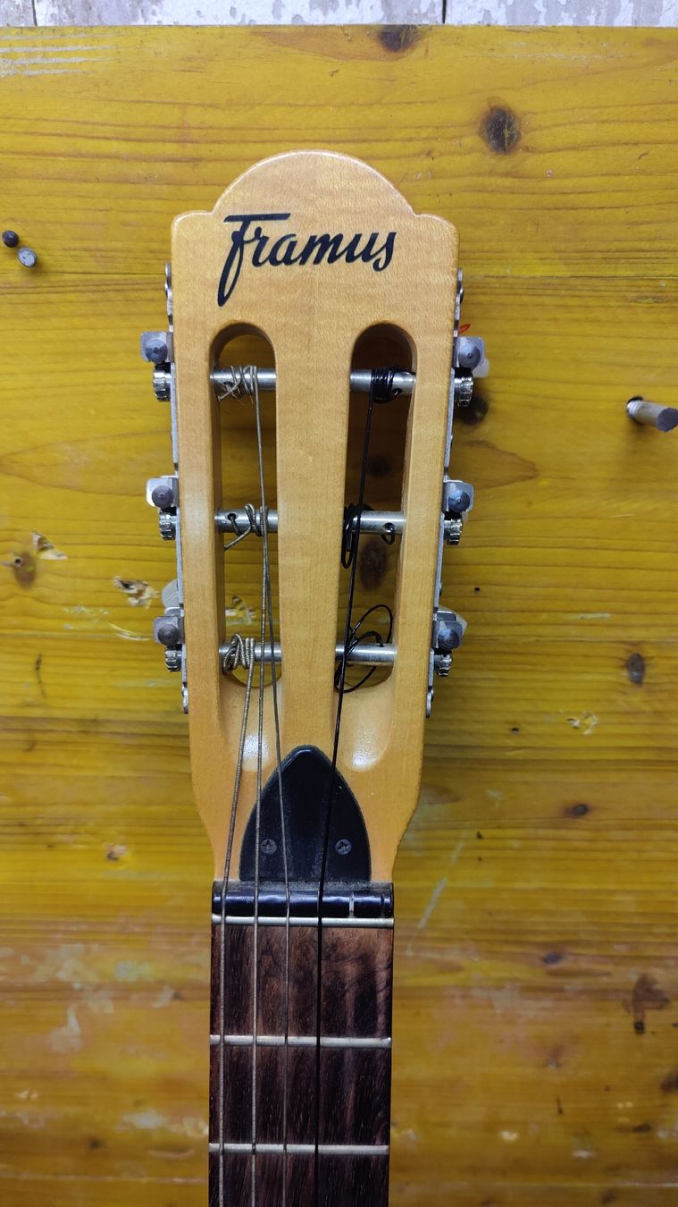 Framus Strumenti musicali: Framus 76B Konzertgitarre (LG) – Usato da Neuenhof venduto da bro_9zsg 1